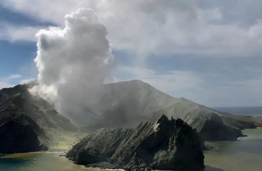 最新活火山噴發(fā)事件深度解析與觀點(diǎn)闡述，活火山的最新動態(tài)及影響